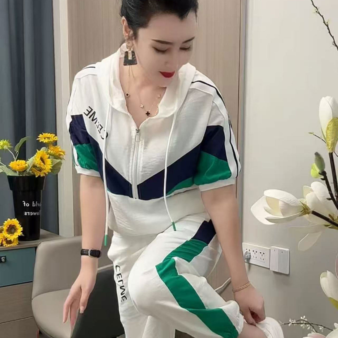 妈妈套装女夏季新款时尚流行撞色拼接连帽短袖上衣束脚休闲两件套