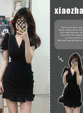 黑色v领泡泡袖连衣裙女夏季小众设计感鱼尾裙子韩系风格2025新款