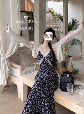 蕾丝拼接v领红色碎花吊带连衣裙女2025夏季多巴胺掐腰露背长裙子