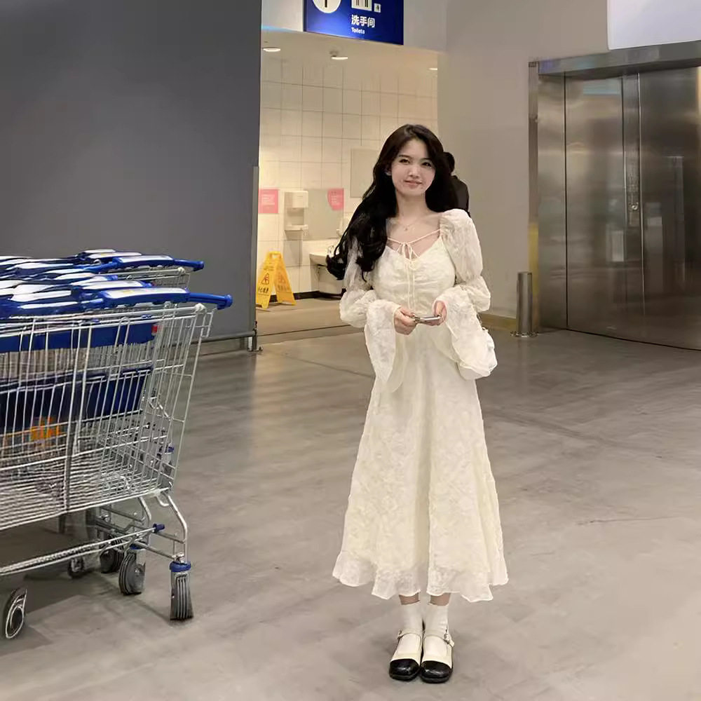 赫本风法式长裙春装2025新款设计感很仙的收腰显瘦长袖连衣裙子女