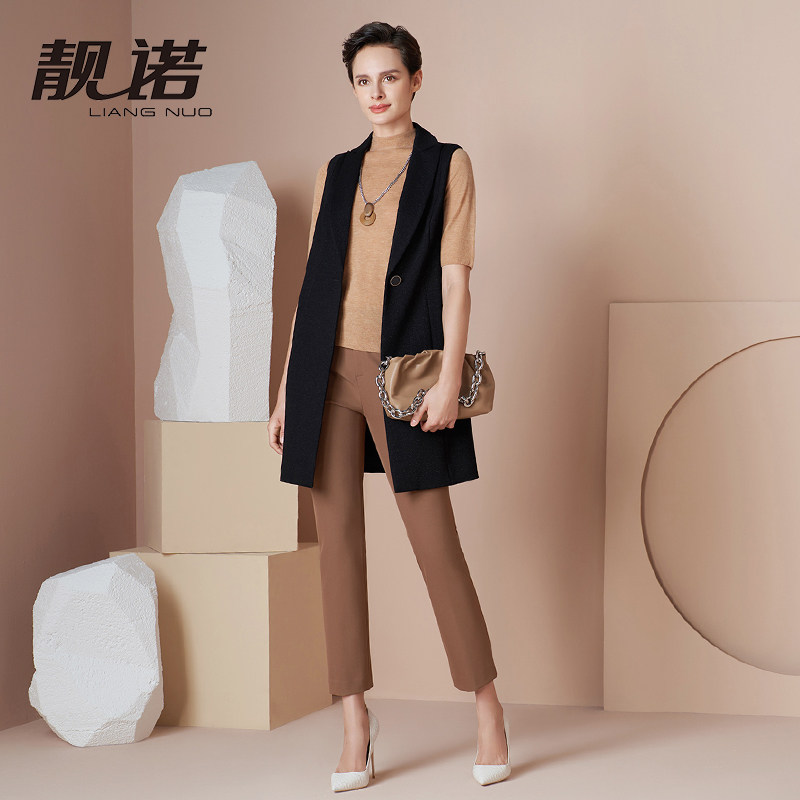 靓诺黑色带银葱肌理马甲西服