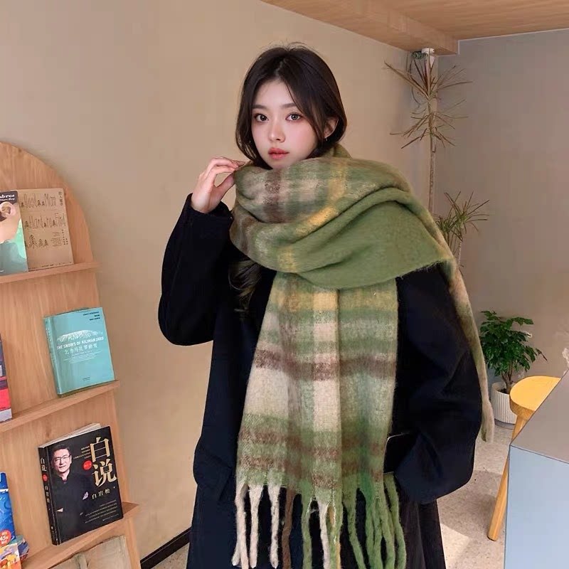 美拉德绿色格子围巾2025新款秋冬季女款复古百搭加厚保暖披肩围脖