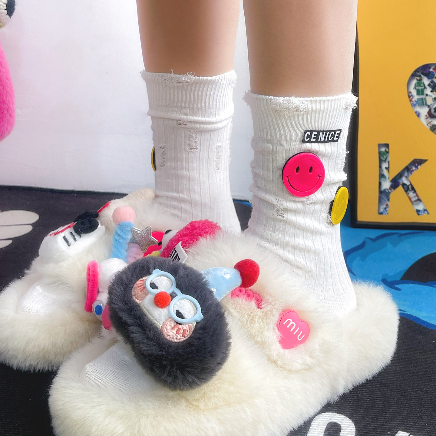 白色破洞袜子女中筒袜ins潮日韩外穿百搭洞洞鞋亚克力笑脸堆堆袜,女士内衣/男士内衣/家居服,中筒袜,淘宝优惠券,粉丝福利购,淘宝优惠卷