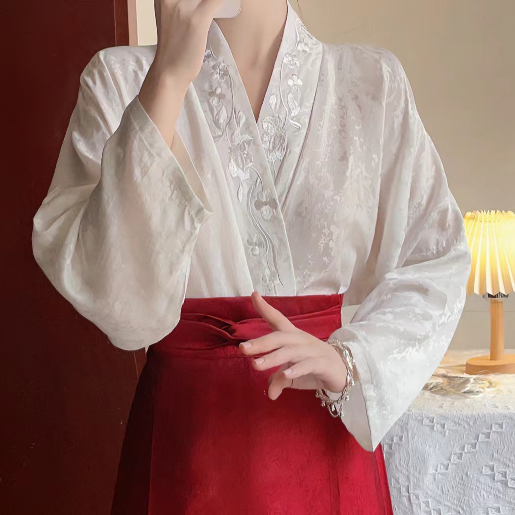 刺绣明制新款上衣飞机袖暗纹提花中国古风原创汉服女日常改良款