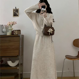 温柔慵懒风保暖针织开衫半身裙两件套秋冬新款高级感显瘦气质套装