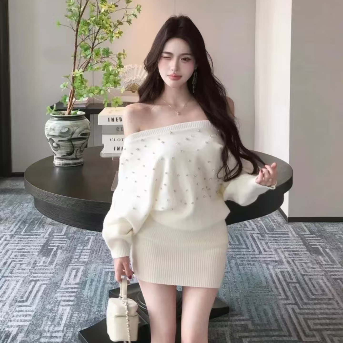 御姐范烫钻针织连衣裙女秋冬纯欲性感一字肩包臀裙蝙蝠袖毛衣裙潮