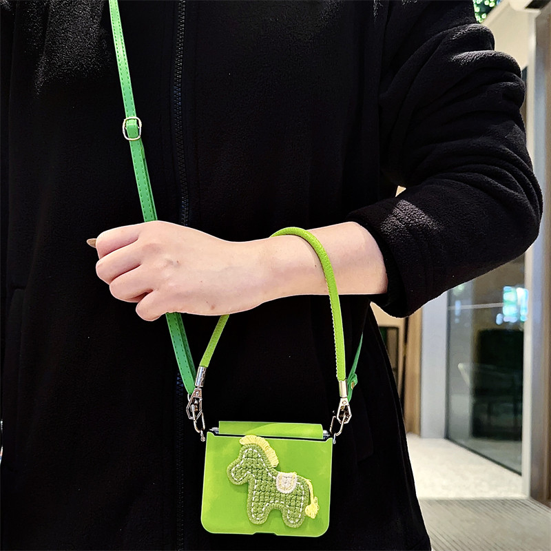 悦皇绿色小马适用于荣耀magicvflip2折叠手机壳铰链全包中轴magicvflip2刺绣马斜挎挂绳手提小清新皮纹保护套