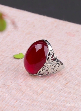 红色仿玛瑙复古镂空花纹