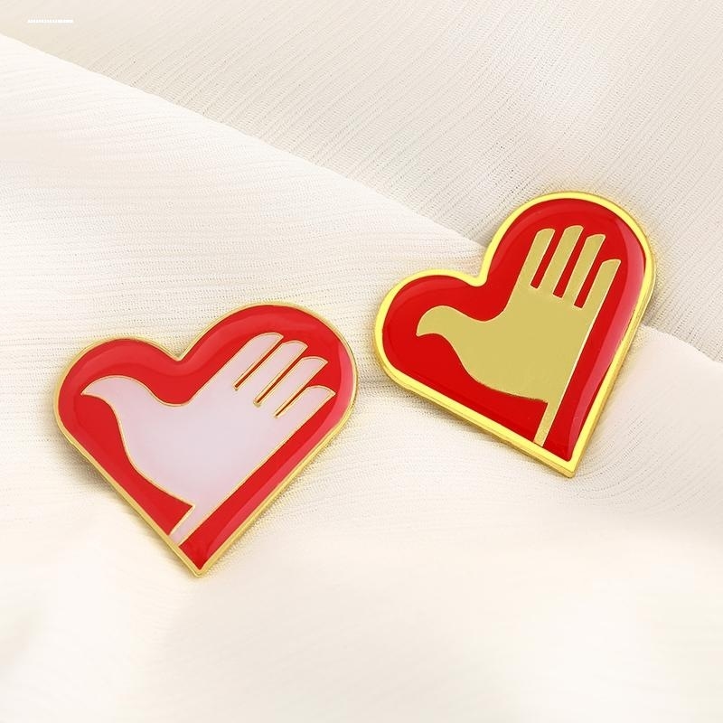 志愿者手中国活动鸽子胸牌公益长方形徽章服务爱心组织磨沙青年