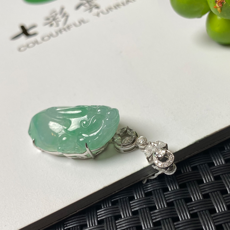 七彩云南天然翡翠冰种金蟾