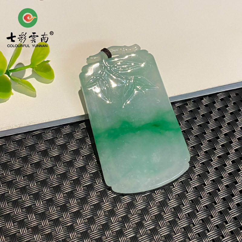 七彩云南天然翡翠竹节