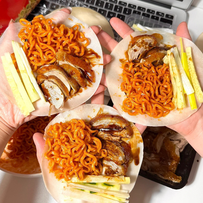 北京烤鸭卷饼皮早餐手抓饼