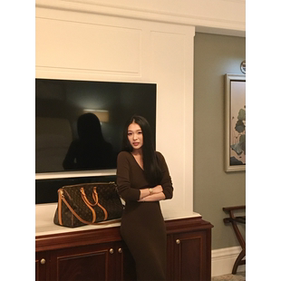 针织连衣裙A04 黄亮Elovey 修身 长款 绵羊毛V领长袖