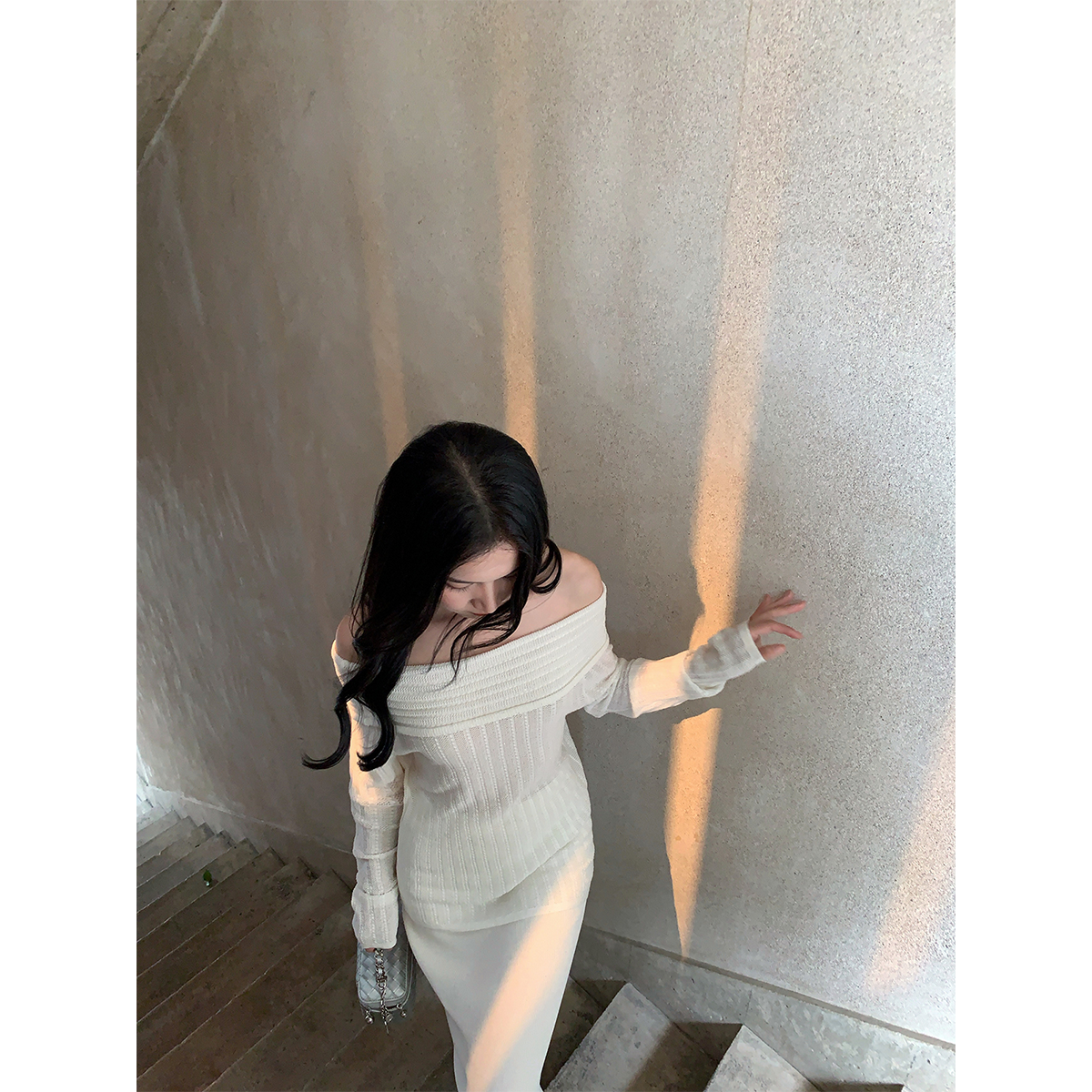 黄亮Elovey 白月光一字领亚麻天丝珠片套头上衣女春季显瘦D01-1