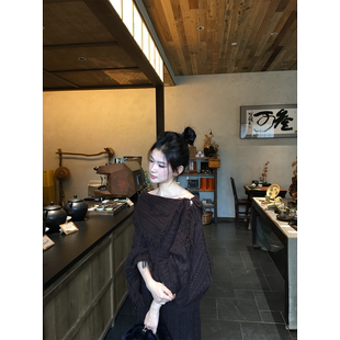 黄亮Elovey 松紧腰开衩半裙两件套 天丝绵羊毛重工流苏露肩毛衣