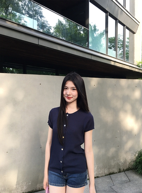 黄亮Elovey【5/16 20:00pm】实穿主义BI备深蓝色针织开衫