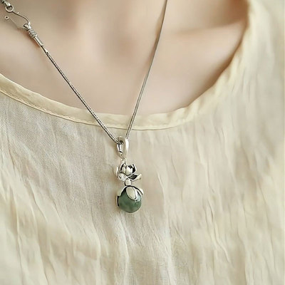 925银新中式女莲花翡翠碧玉吊坠