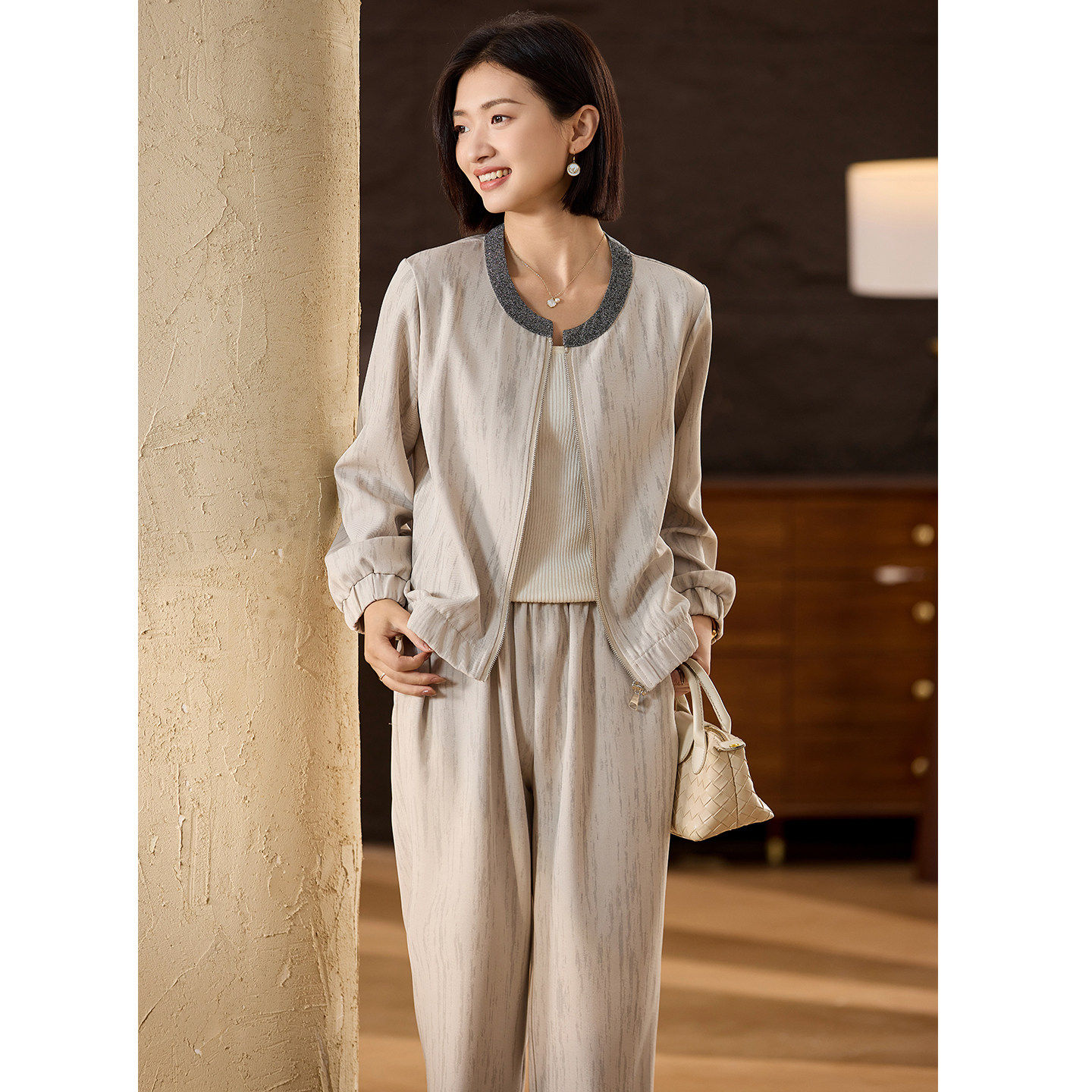 喜卉妈妈春装洋气外套长裤子中老年女装衣服2026新款休闲运动套装