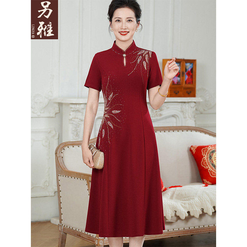喜婆婆婚宴装2026新款夏季结婚妈妈礼服旗袍手工钉珠短袖洋装女