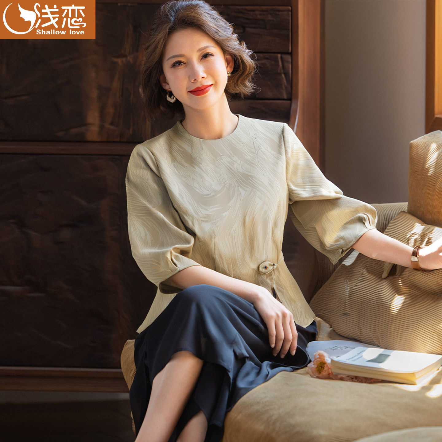 现货洋派妈妈薄款小衫中年女装夏装新款上衣服中老年夏季T恤套装