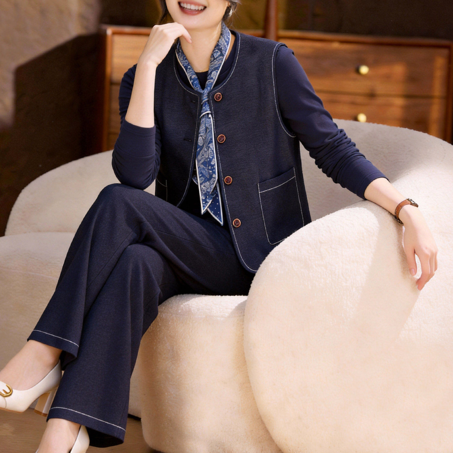 喜卉中老年女装2026新款马甲打底上衣妈妈春装休闲裤洋气三件套装