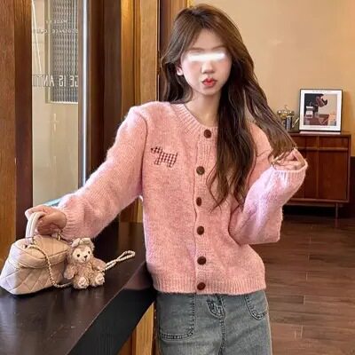 粉色圆领短款毛衣女春秋季2024新款早秋装软糯慵懒风针织开衫上衣