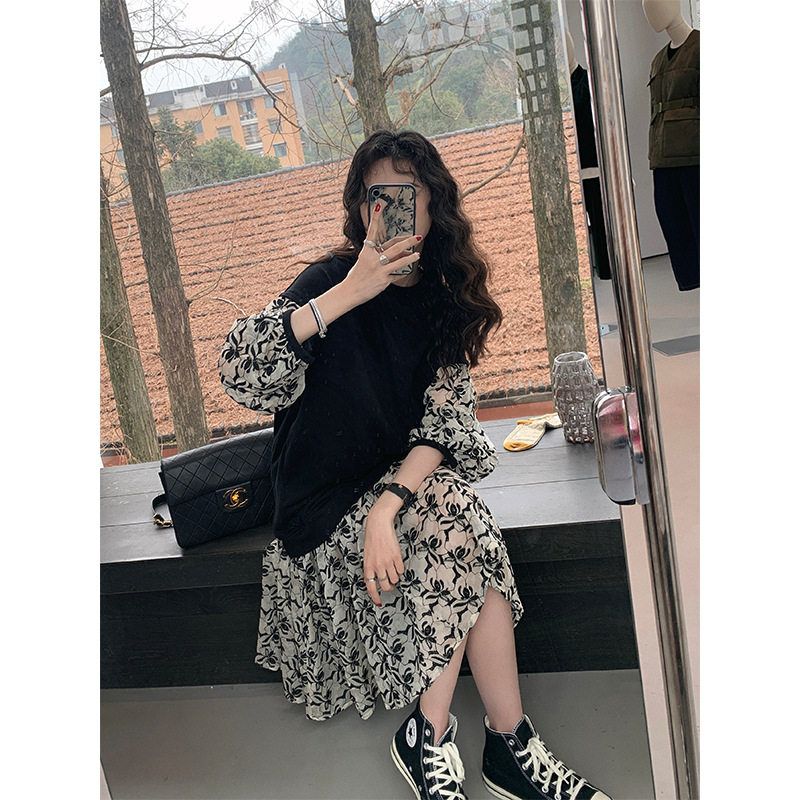 网红 2022春新款法式拼接蕾丝挪威卫衣裙女小众设计假两件连衣裙
