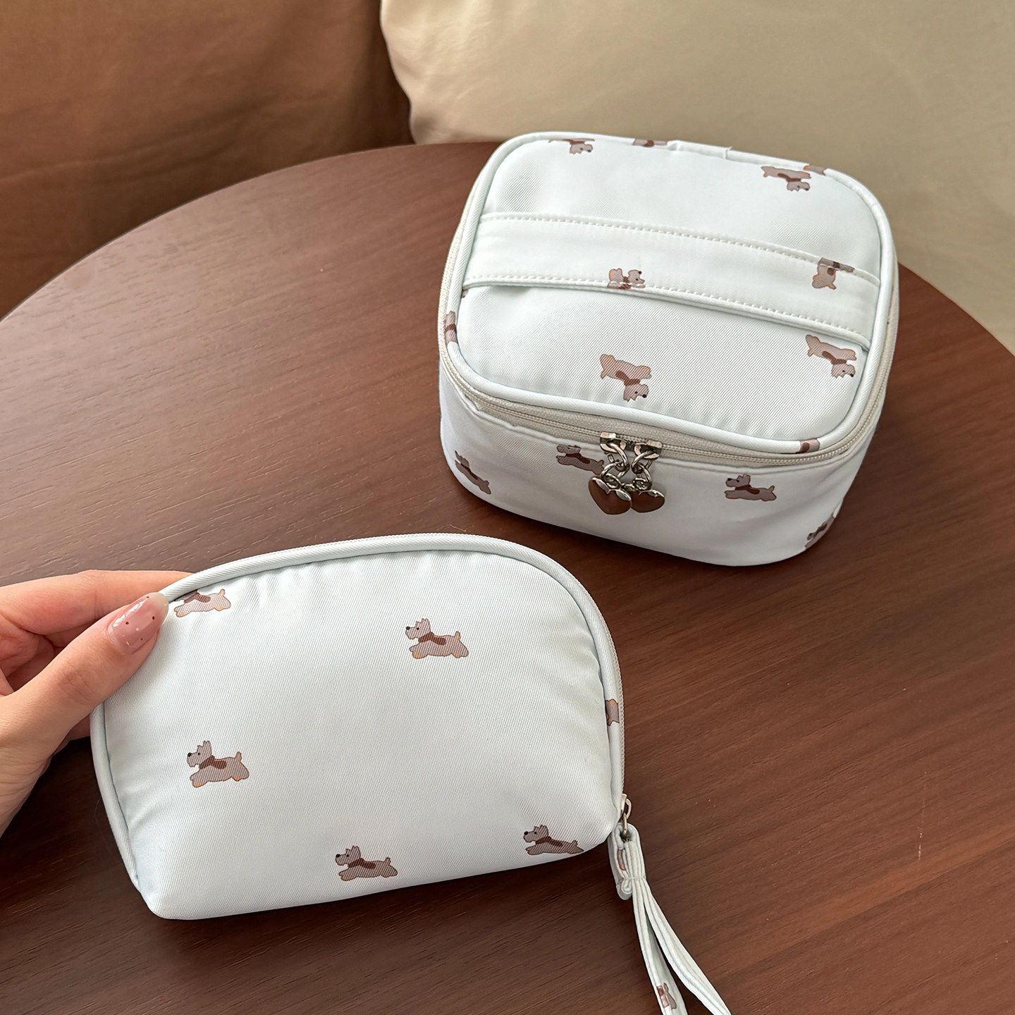 可爱小狗化妆包外出便携包包小型旅行洗漱包化妆品收纳包相机包女