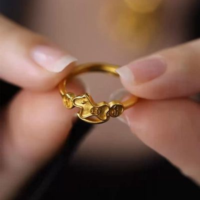 新中式金色小马钱币戒指女新年本命年精致开口食指戒