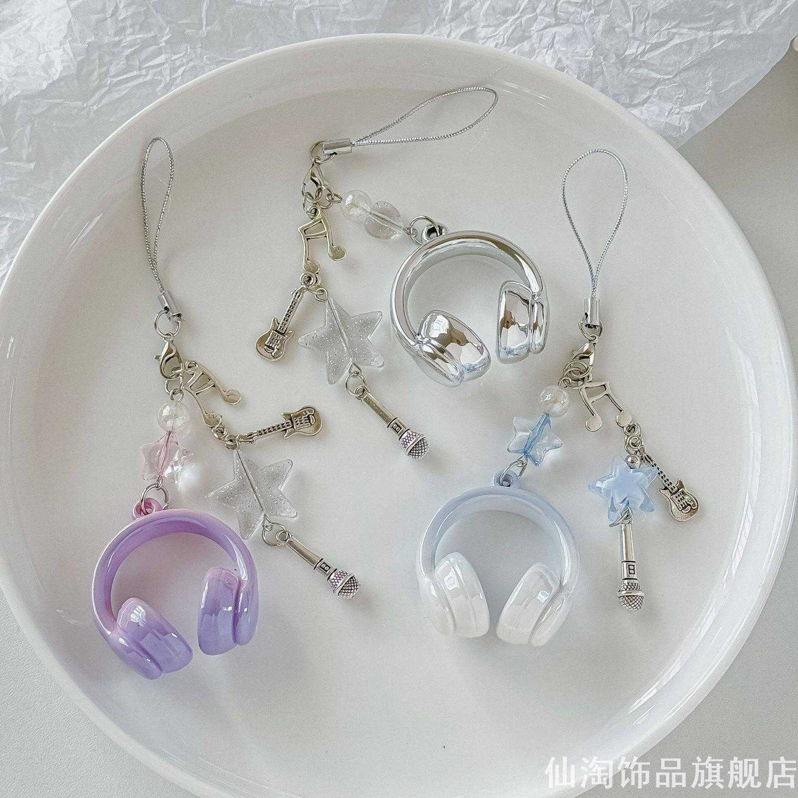 小众设计耳机手机挂饰音符吉他麦克风吊坠甜酷少女随身包包装饰件