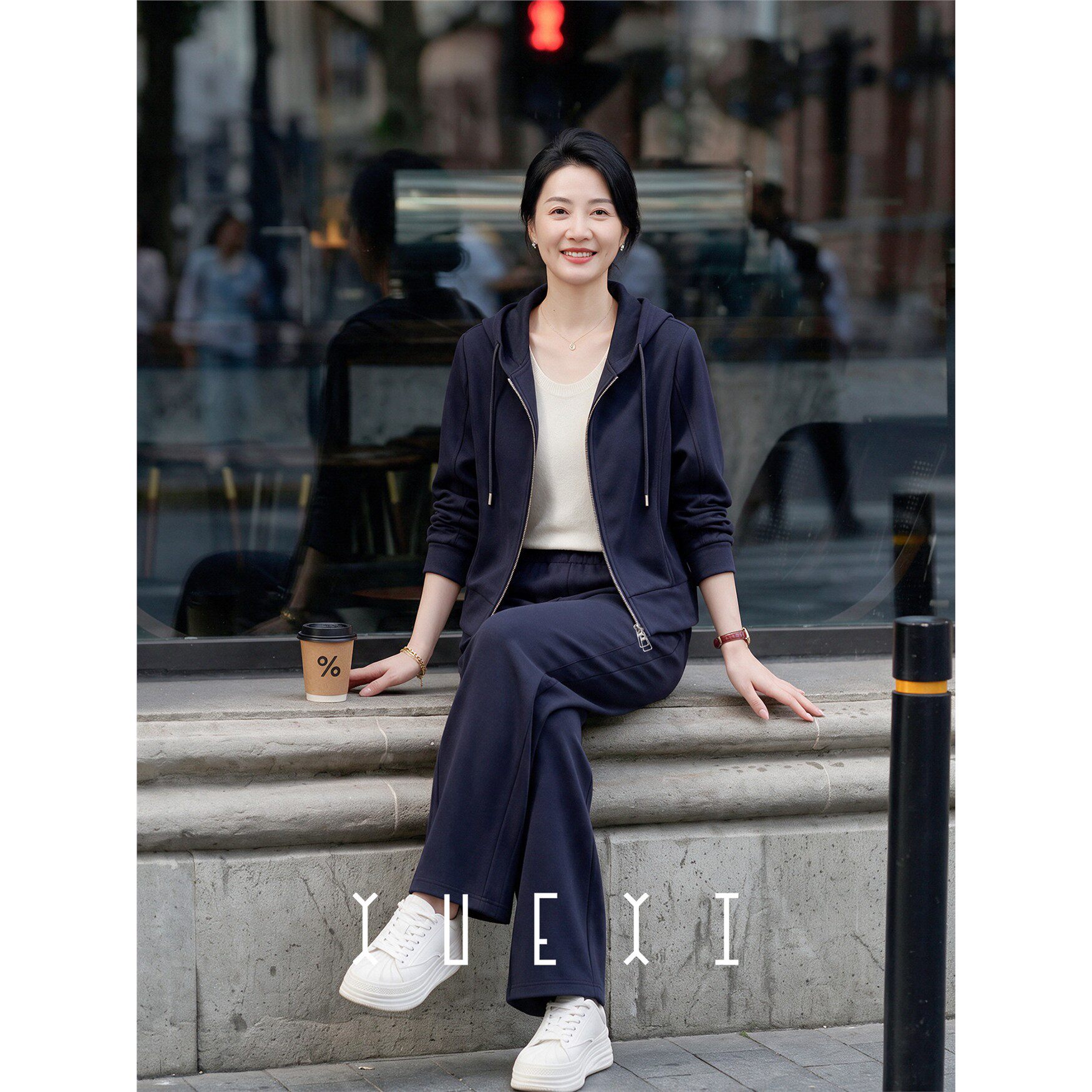 妈妈秋装休闲风连帽拉链