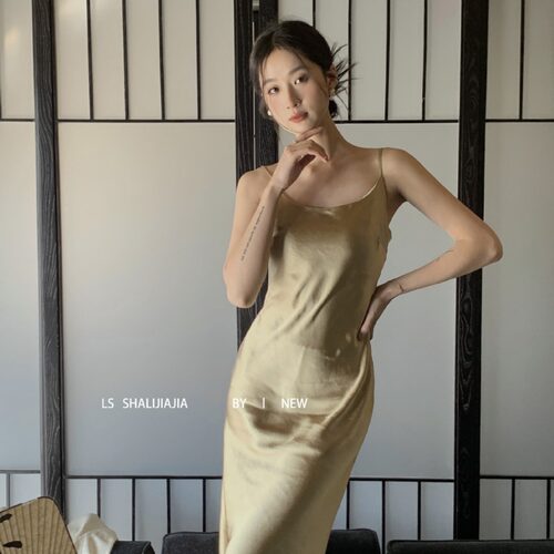 LS法式高级感缎醋酸缎面吊带连衣裙女广州十三行春季新款女装8976