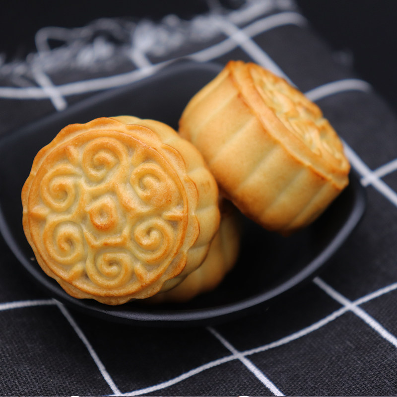 。中秋节冰皮广式月饼散装多口味冰皮月饼蛋黄五仁老式手工休闲食