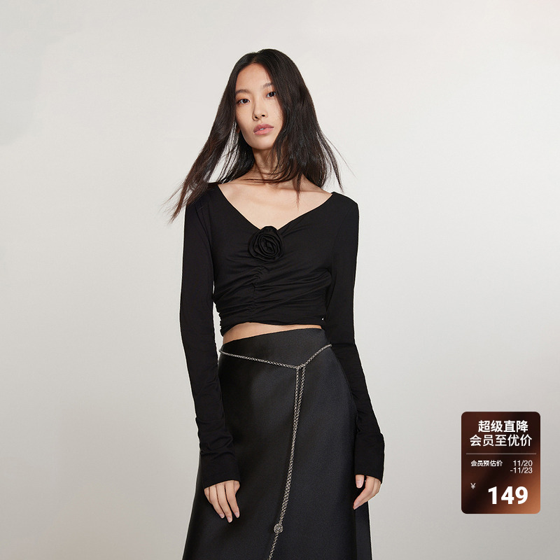 V领短款法式针织衫女 ochirly欧时力2024新款春装修身褶皱配胸针