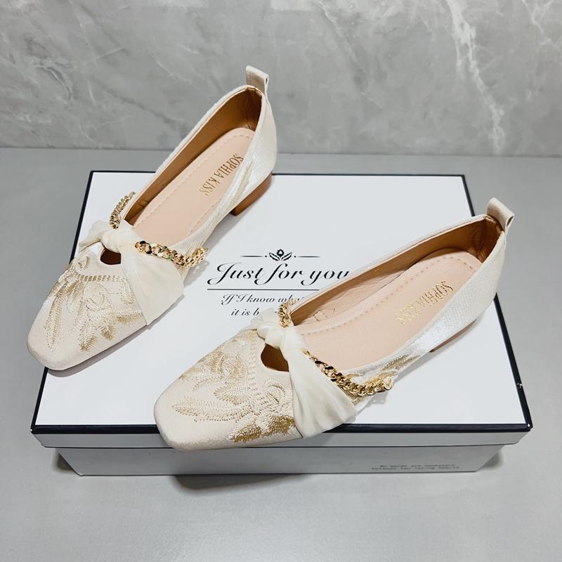 温柔气质的新中式粗跟奇葩鞋~