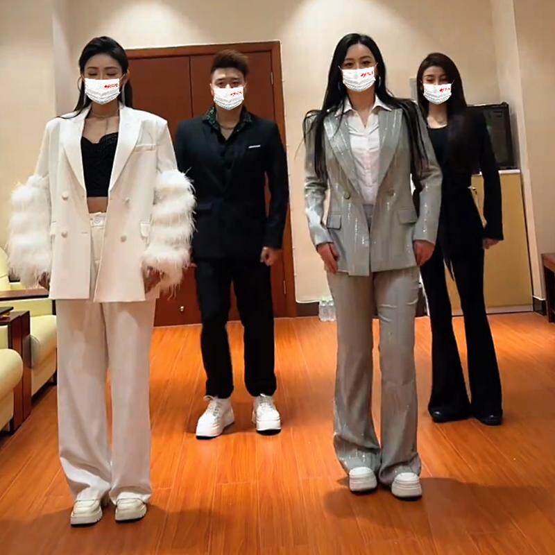 西服外套2024年秋季穿搭