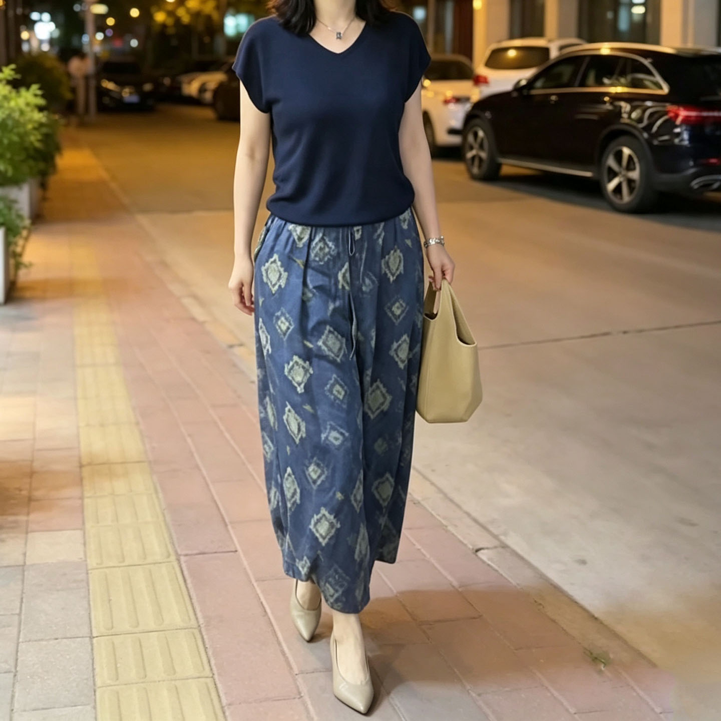 藏青宽松上衣印花半身裙两件套