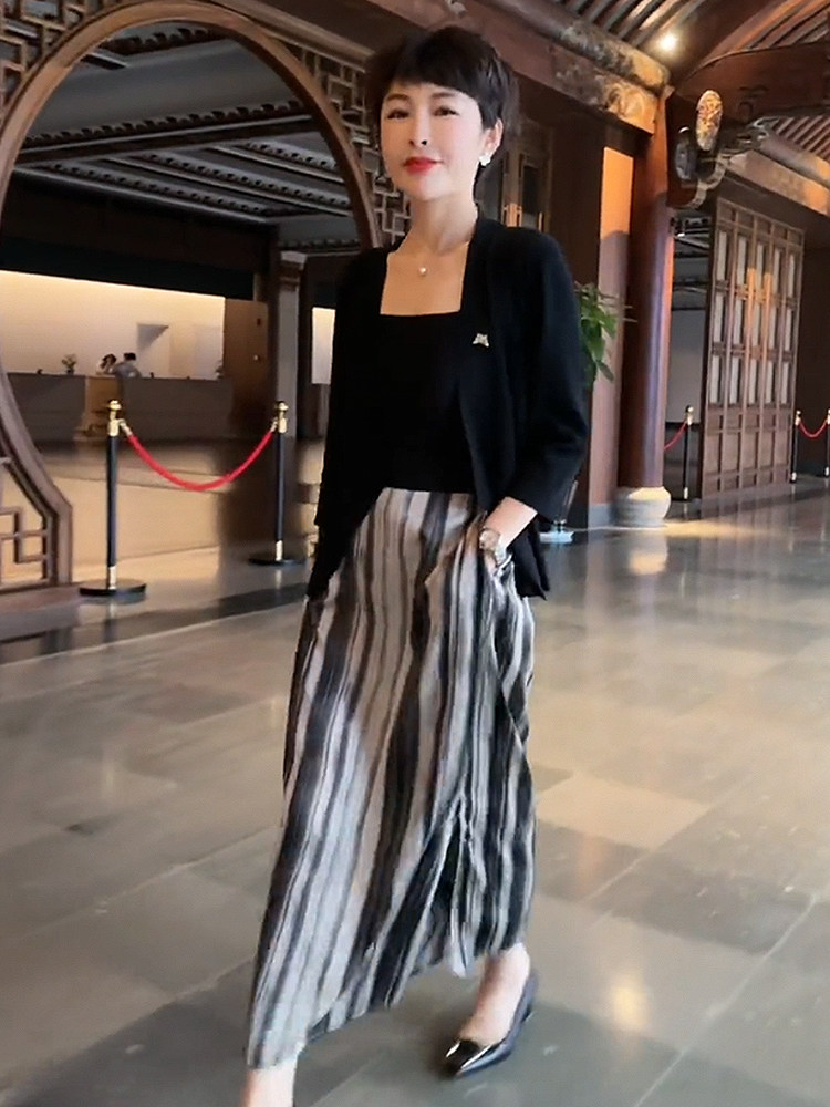 水墨印花条纹气质高腰a字半身裙