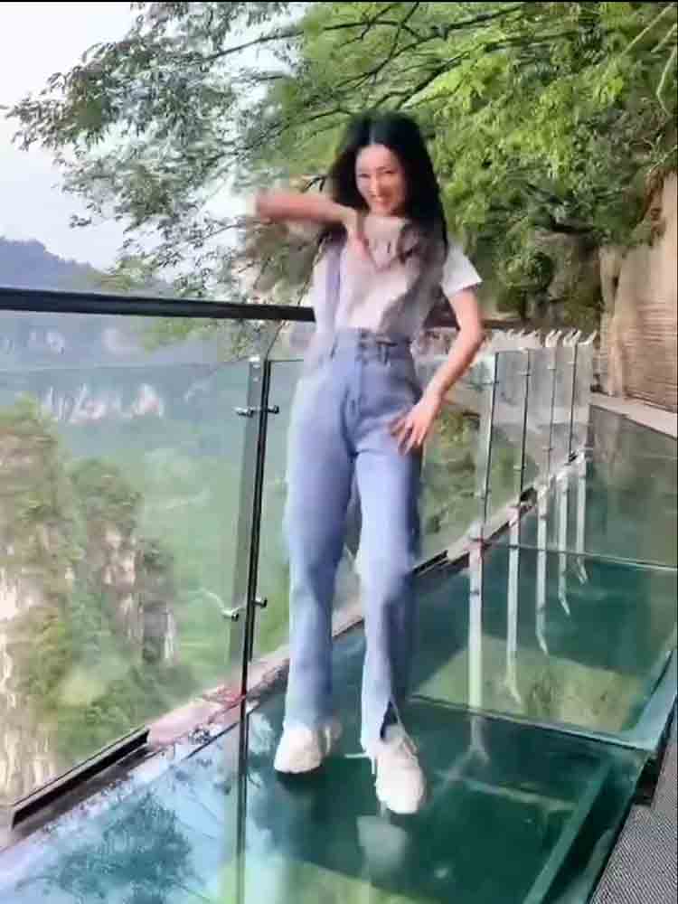 时尚吊带减龄显瘦牛仔背带裤