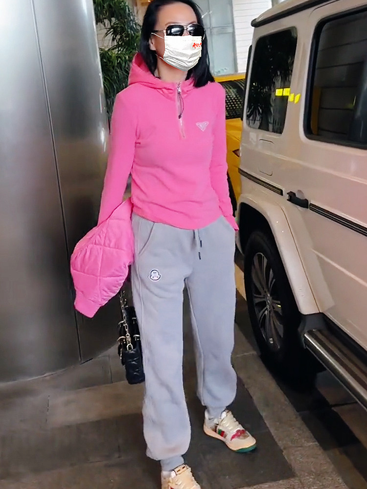 粉色连帽针织卫衣女小众设计感