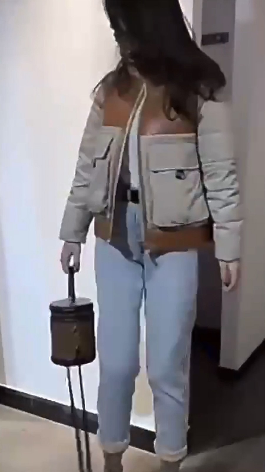 韩版时尚百搭立领短款拼接羽绒服女2023冬新款外套毛绒卷边牛仔裤