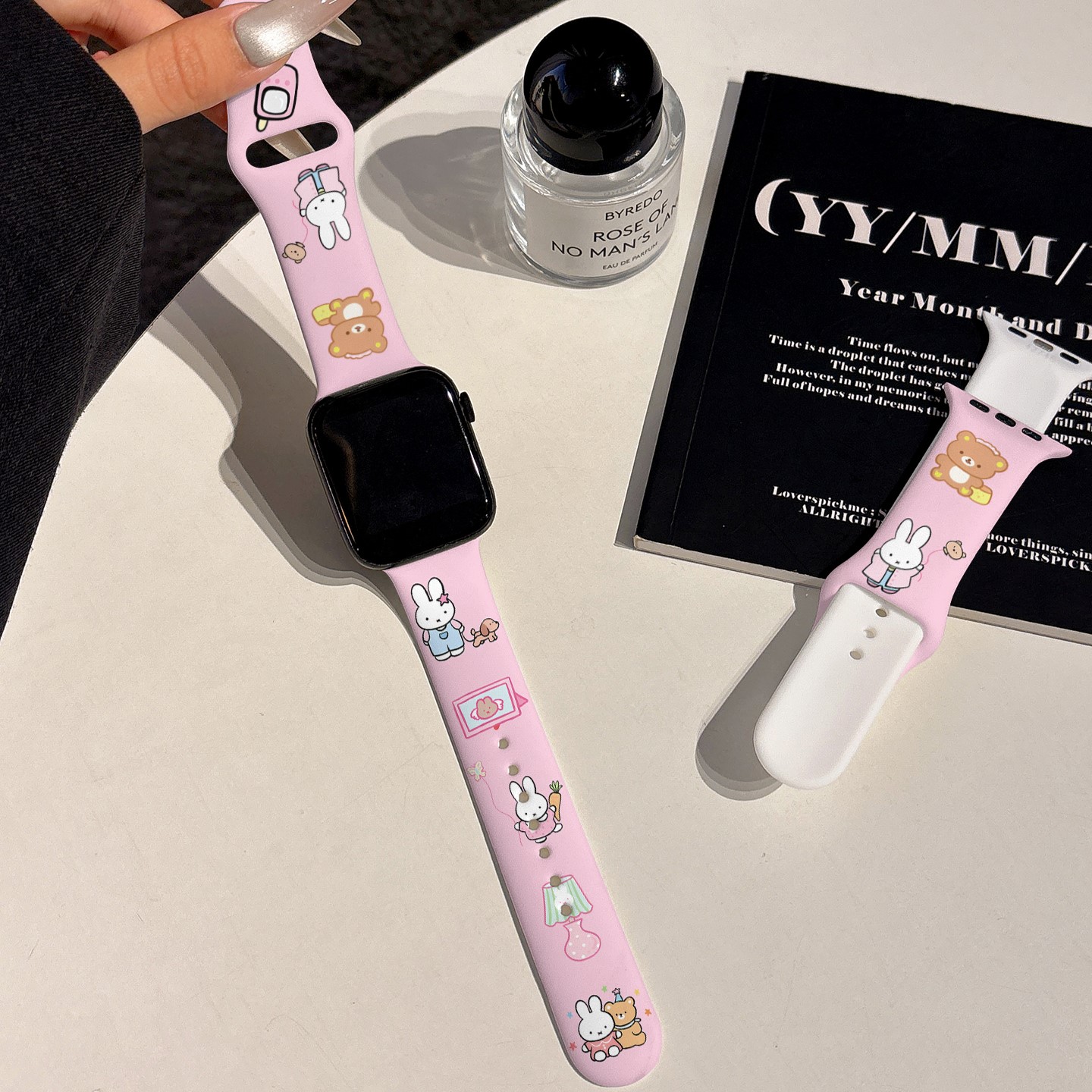 适用iwatchs10硅胶苹果手表applewatch10表带s9粉色可爱米菲兔s8新款s7小众ultra2夏季透气45se女s6网红闺蜜