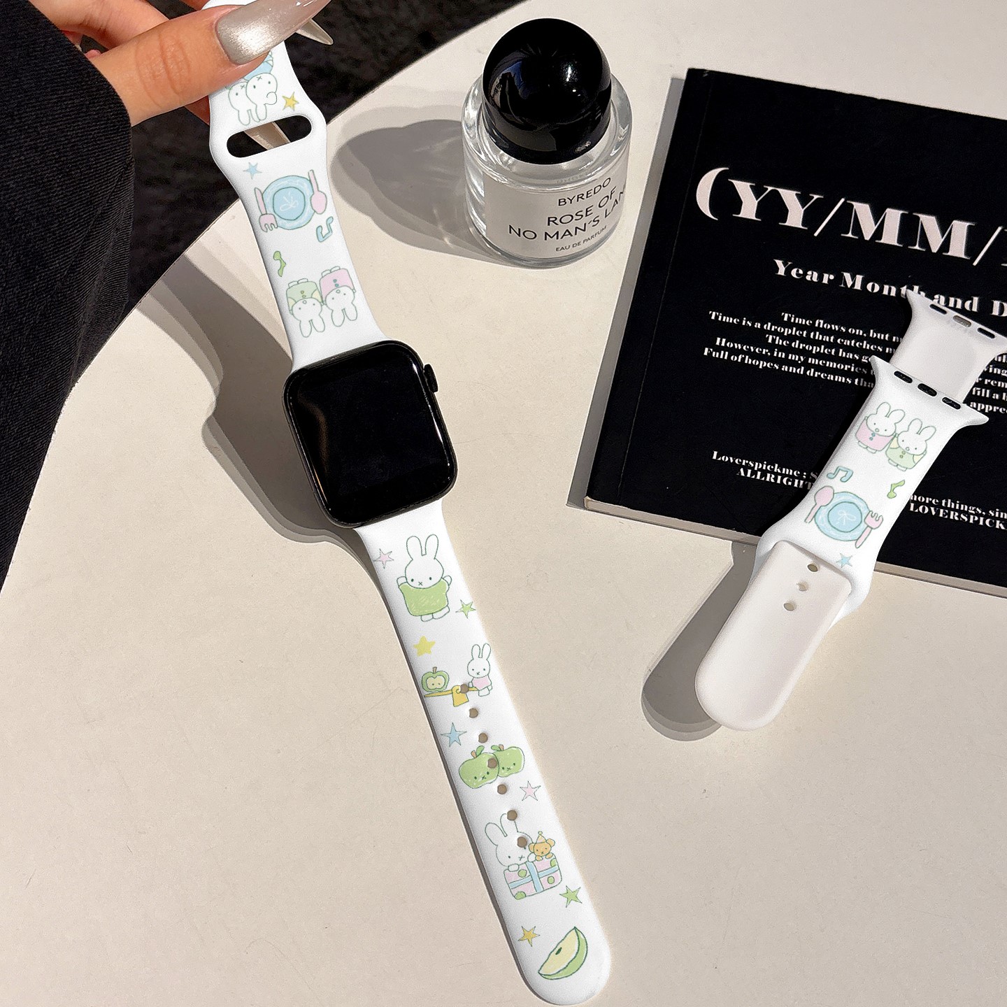 适用iwatchs10硅胶苹果手表applewatch10表带s9油画卡通米菲兔s8新款s7小众ultra2夏季透气45se女s6网红闺蜜