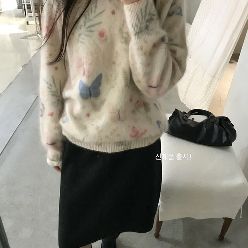 【汐柚·Seyu】秋冬上新温柔风蝴蝶印花软糯圆领宽松针织衫5034