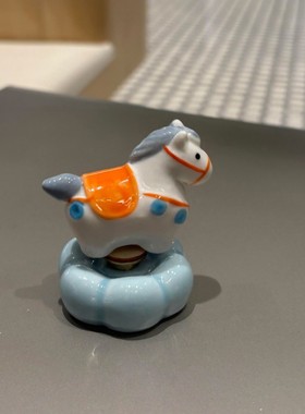 马上有钱新年车内饰品摆件车载车上装饰2026景德镇新款转转乐