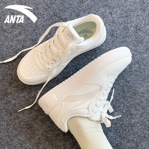 小白鞋安踏板鞋皮面百搭低帮女