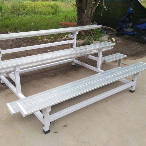 户外足球场移动金属看台篮球场休息排椅室内场馆中空吹塑座椅看台