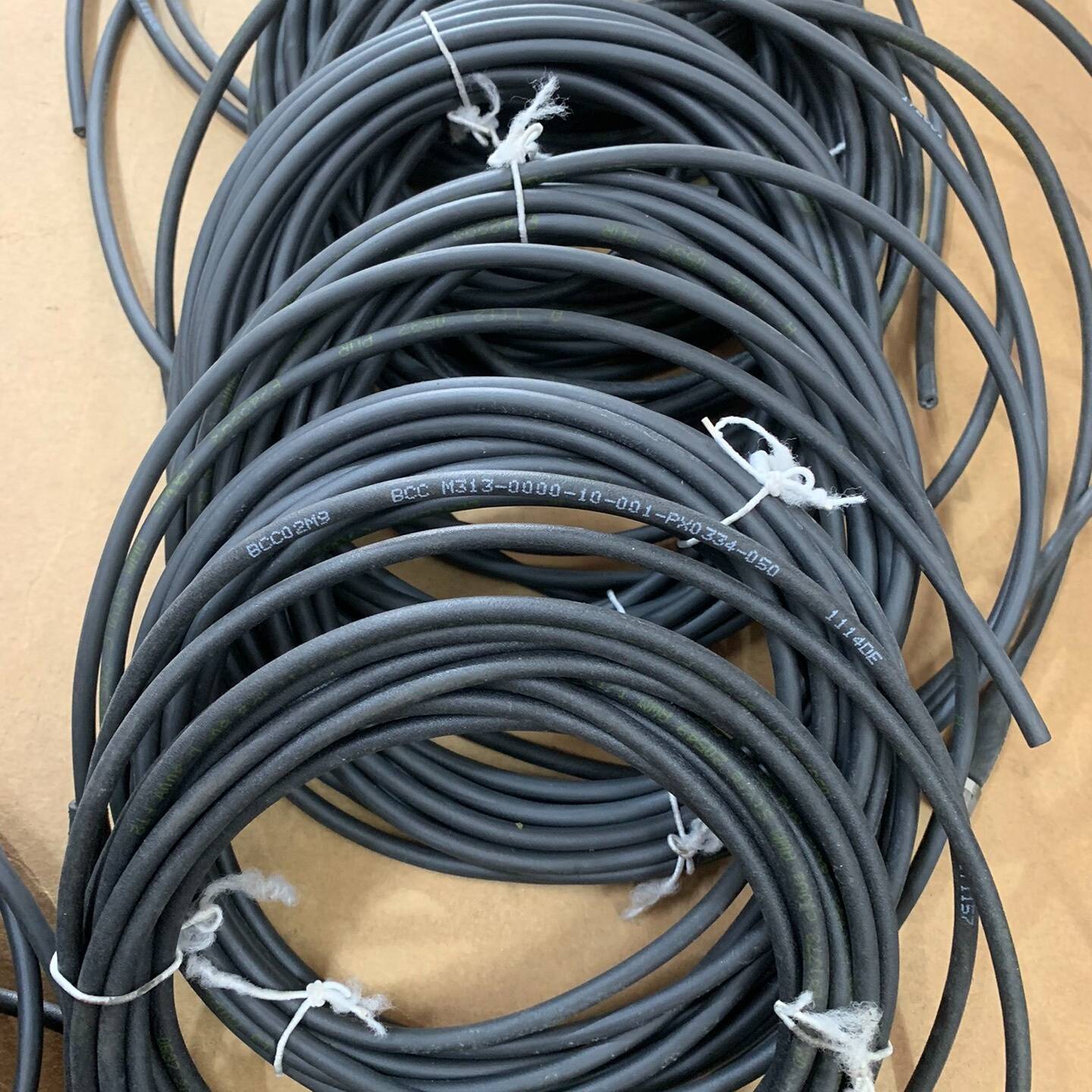 售前询价议价仓库存货BCC02M9单头三芯母孔E242293  M