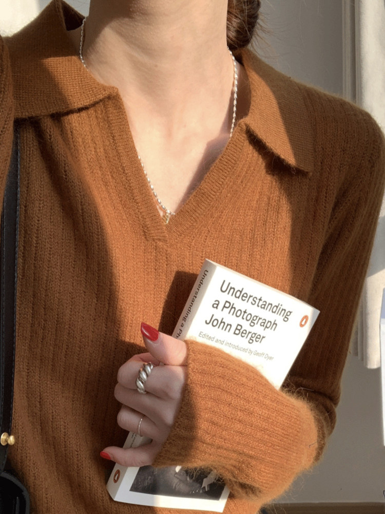 가을 겨울 여성용 오른쪽 어깨 폴로 칼라 스웨터 고급스럽고 시크한 디자인 도톰한 이너 상의 베이스 스웨터