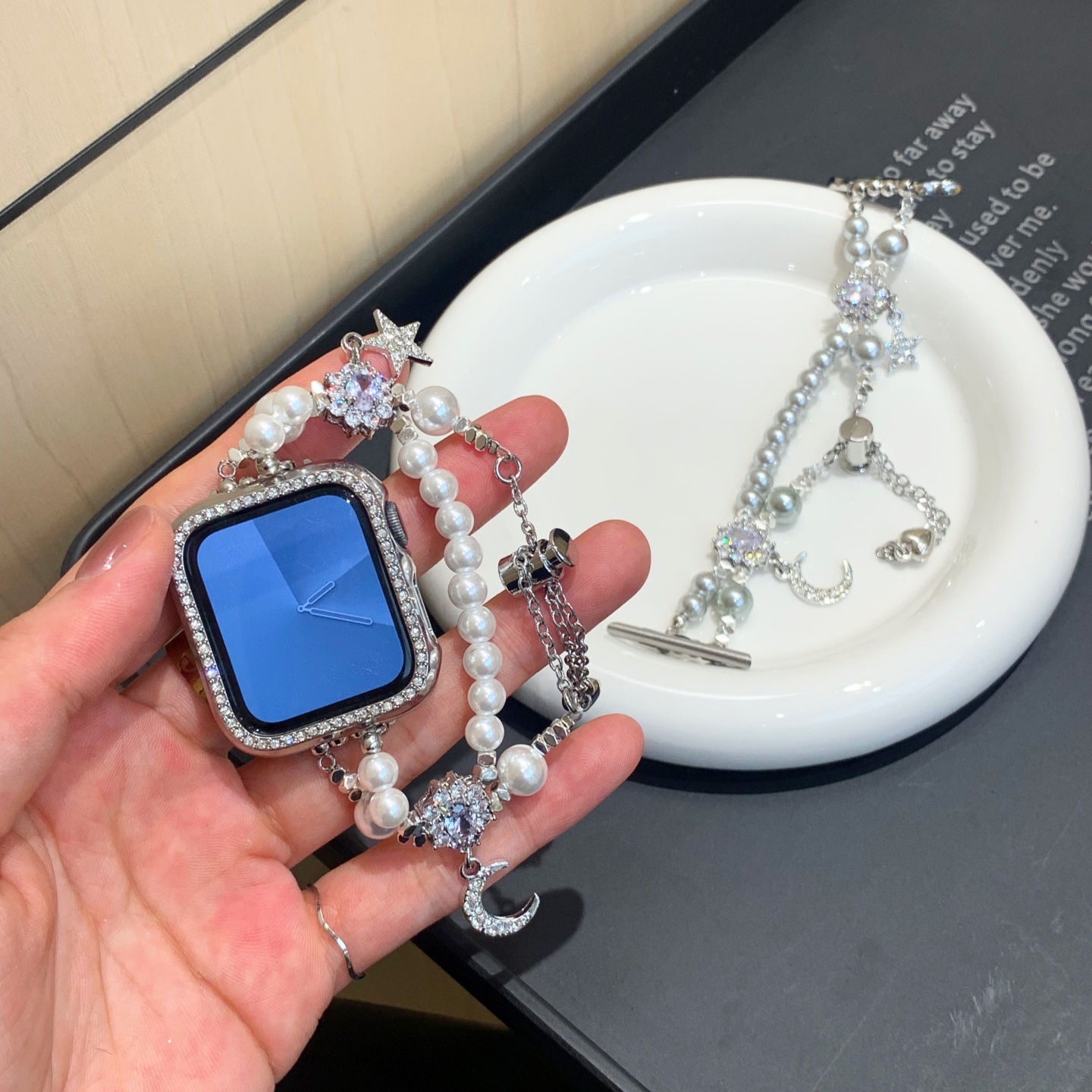 珍珠碎钻星月手链表带适用s10iwatch9苹果手表带Applewatch8765se
